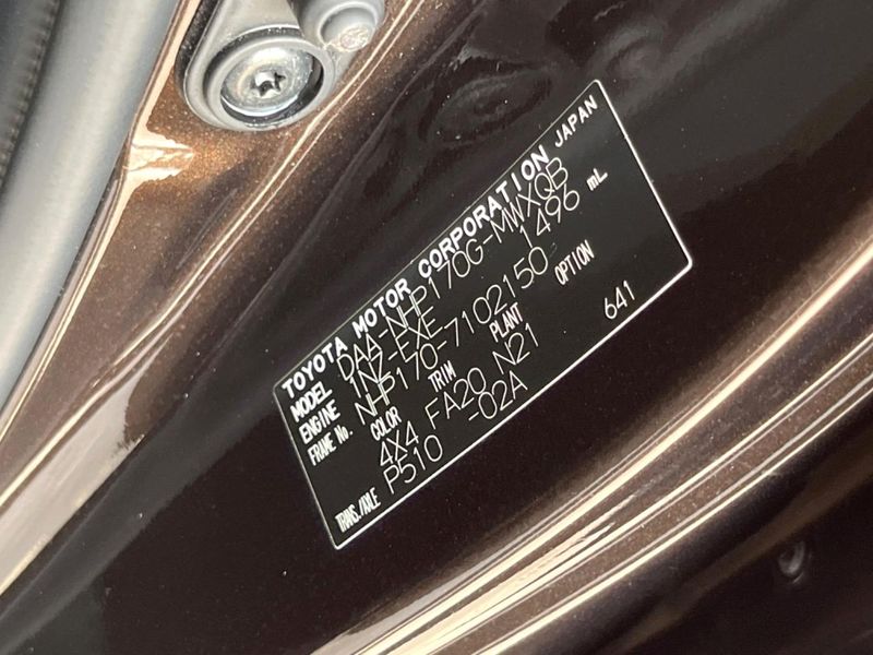 2017 Toyota Sienta DAA-NHP170G (UW-6a6d65537ca76)[1]