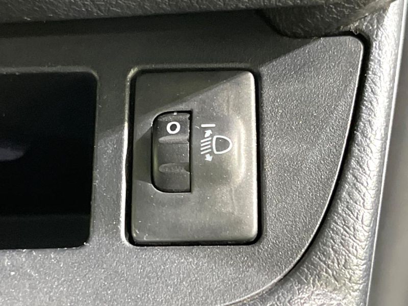 2017 Toyota Sienta DAA-NHP170G (UW-6a6d65537ca76)[18]