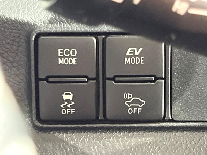 2017 Toyota Sienta DAA-NHP170G (UW-6a6d65537ca76)[27]
