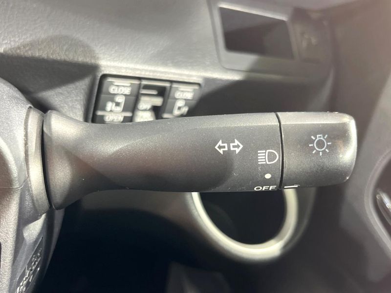 2017 Toyota Sienta DAA-NHP170G (UW-6a6d65537ca76)[25]