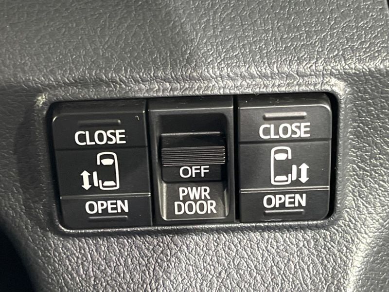 2017 Toyota Sienta DAA-NHP170G (UW-6a6d65537ca76)[21]