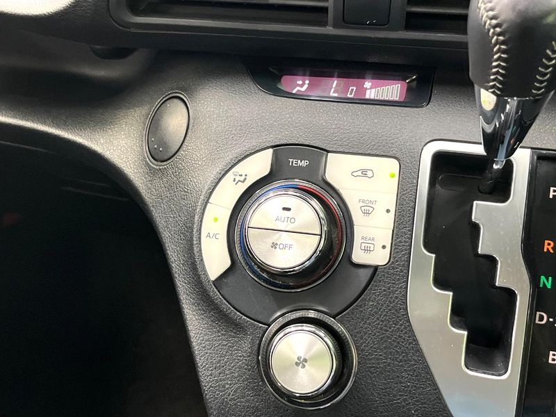 2019 Toyota Sienta DBA-NSP170G (UW-6a6d655c4d38c)[22]