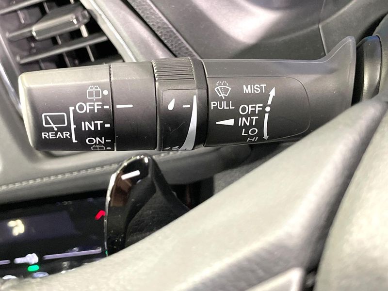 2015 Honda Vezel DAA-RU3 (UW-6a6d6579a4ac5)[27]