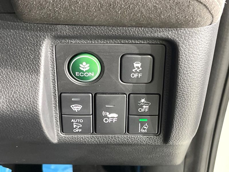 2016 Honda Vezel DAA-RU3 (UW-6a6d657b0e177)[17]
