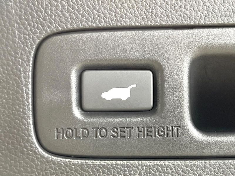 2022 Honda Vezel 6AA-RV6 (UW-6a6d658f64ed3)[12]