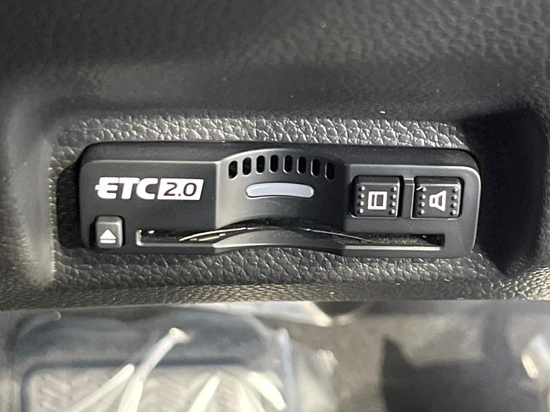 2022 Honda Vezel 6AA-RV6 (UW-6a6d658f64ed3)[18]