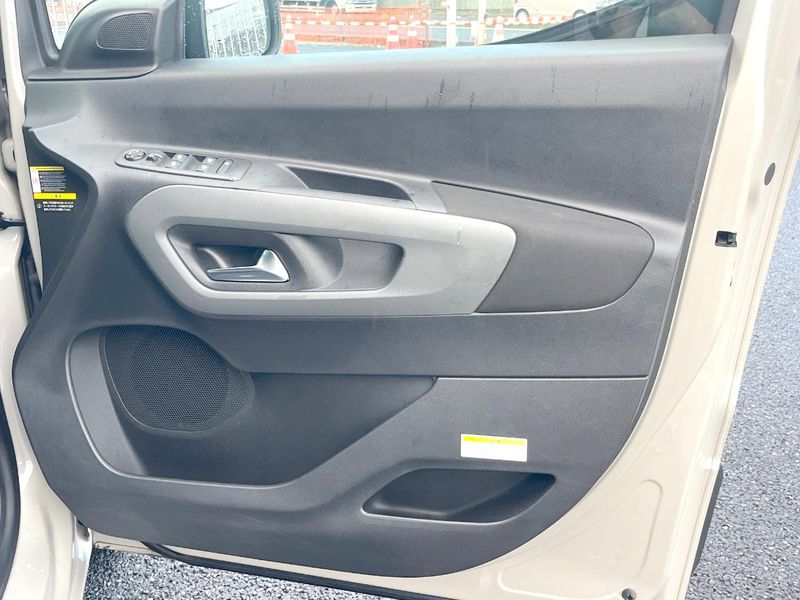 2023 Citroen Berlingo 3DA-K9CYH01L (UW-6a6d65d5960ab)[9]