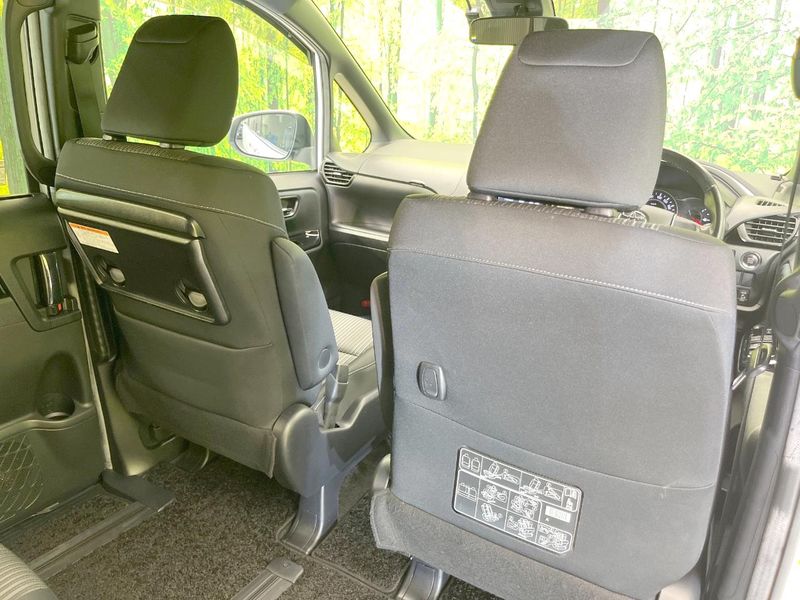 2018 Toyota Voxy DBA-ZRR80W (UW-6a6d661085627)[28]