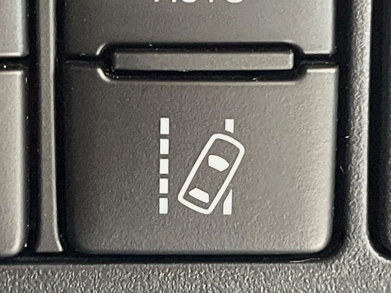 2019 Toyota Voxy DBA-ZRR80W (UW-6a6d66134f345)[28]