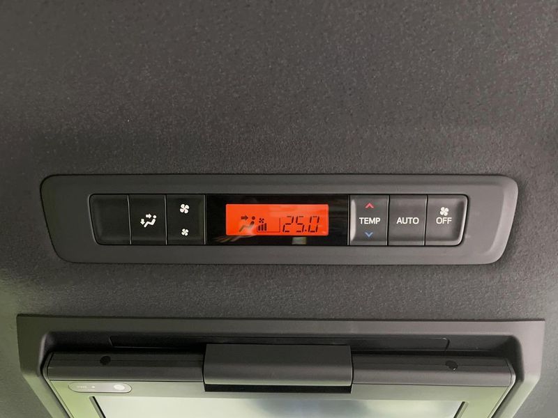 2019 Toyota Voxy DBA-ZRR80W (UW-6a6d66134f345)[24]