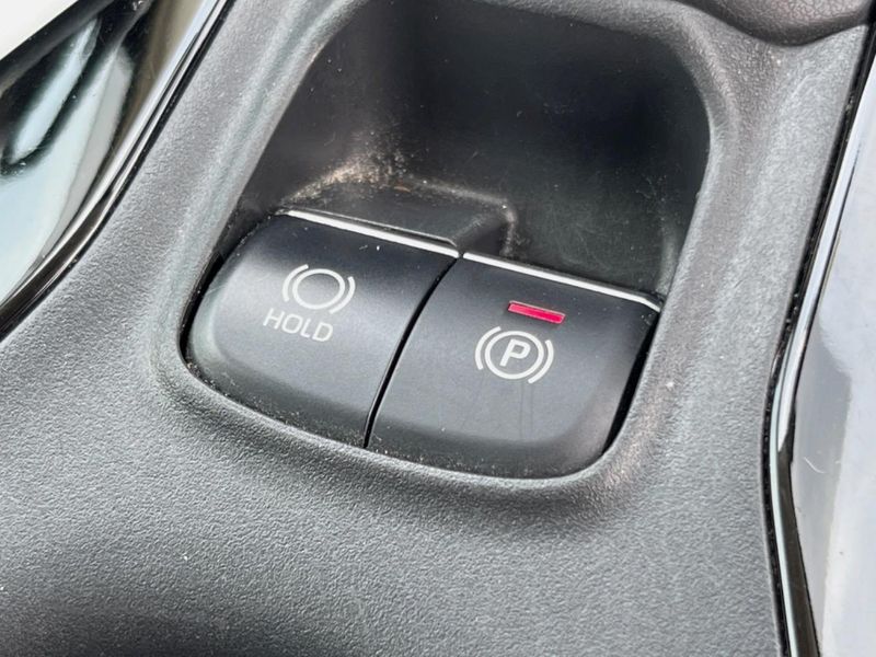2019 Toyota Corolla Touring 6AA-ZWE211W (UW-6a6d6645d42d4)[13]