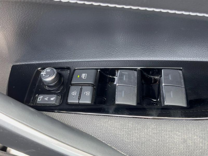 2019 Toyota Corolla Touring 6AA-ZWE211W (UW-6a6d6645d42d4)[4]