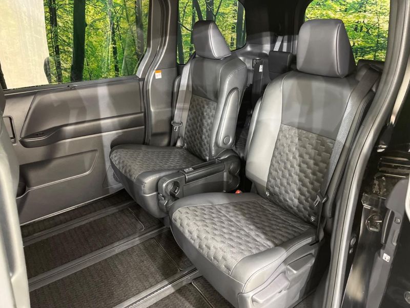 2025 Toyota Voxy 6AA-ZWR90W (UW-6a6d665d584a8)[23]