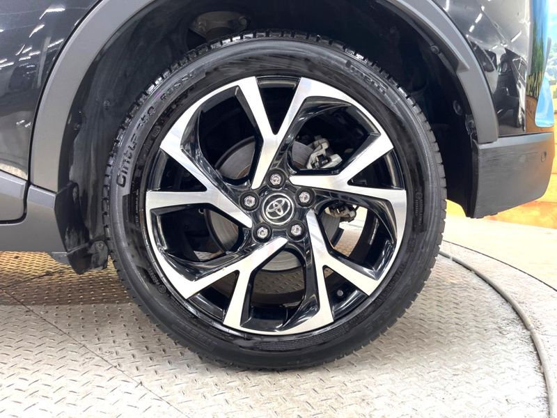 2017 Toyota C-HR DAA-ZYX10 (UW-6a6d6664bdd08)[28]