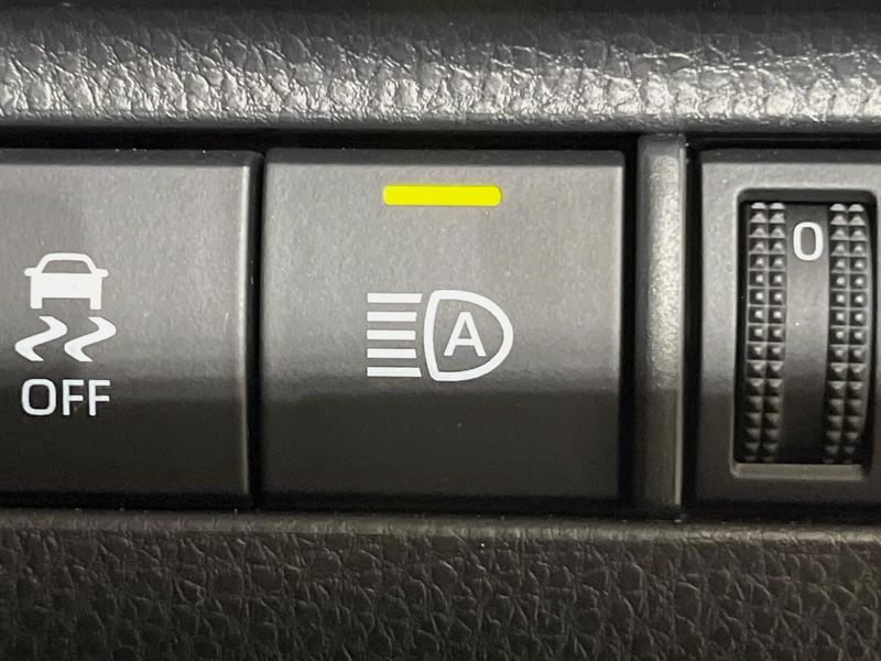 2023 Toyota Harrier Hybrid 6AA-AXUH80 (UW-6a6eb3dc5915d)[21]