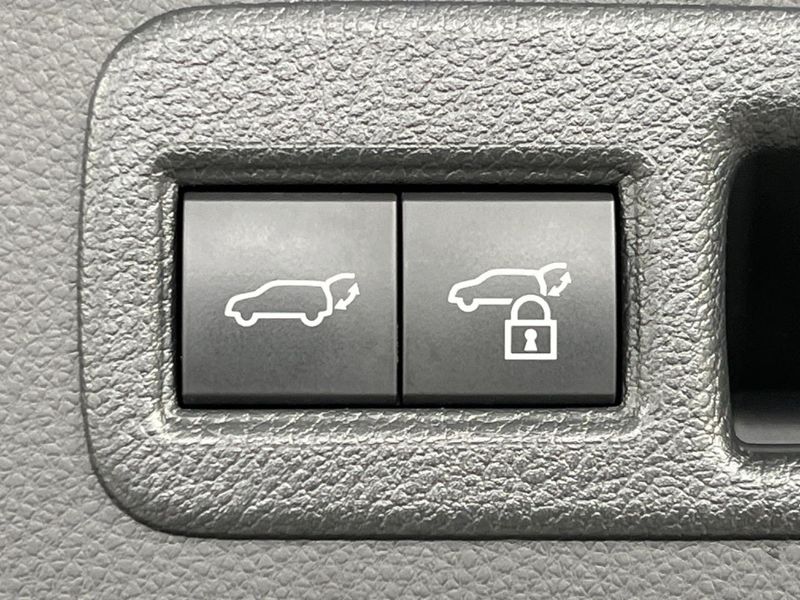 2022 Toyota Harrier Hybrid 6AA-AXUH85 (UW-6a6eb3e569a30)[7]