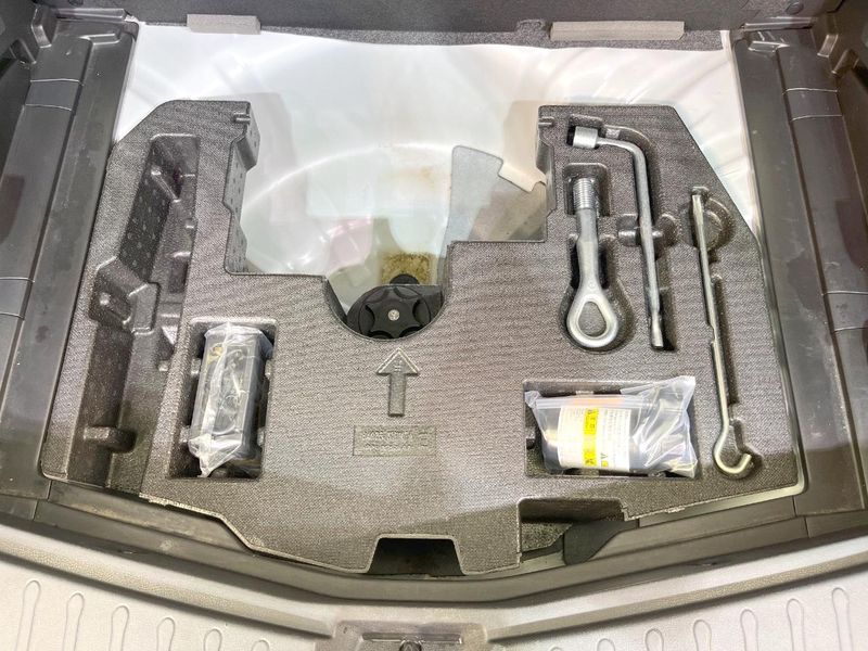 2017 Nissan Note DBA-E12 (UW-6a6eb45917961)[25]