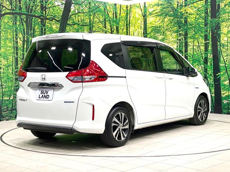 2017 Honda Freed Plus Hybrid DAA-GB7 (UW-6a6eb47583afc)[13]