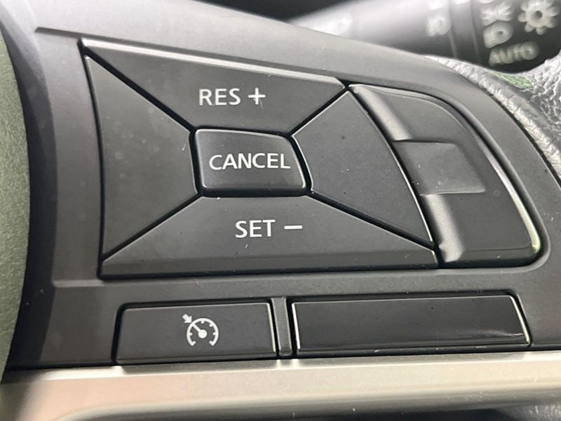 2017 Nissan Serena DAA-GFC27 (UW-6a6eb48630141)[25]