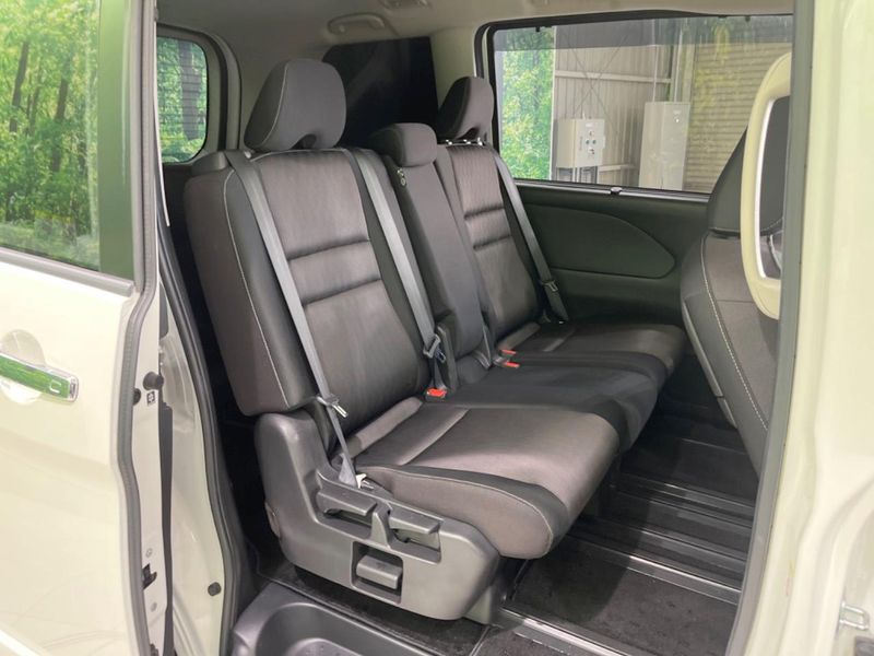 2017 Nissan Serena DAA-GFC27 (UW-6a6eb48630141)[7]