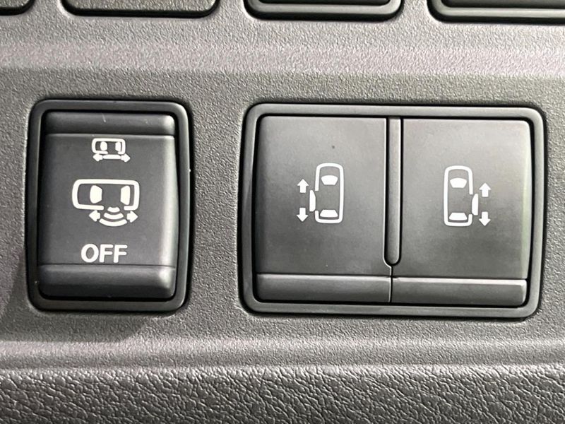 2017 Nissan Serena DAA-GFC27 (UW-6a6eb48630141)[22]