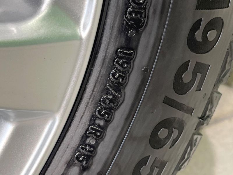 2017 Nissan Serena DAA-GFC27 (UW-6a6eb48630141)[15]
