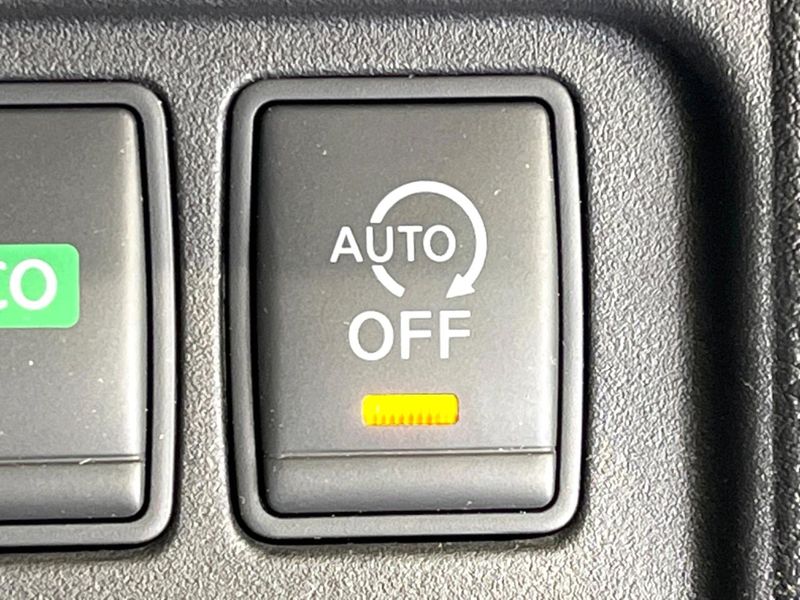 2017 Nissan Serena DAA-GFC27 (UW-6a6eb48677b8d)[28]