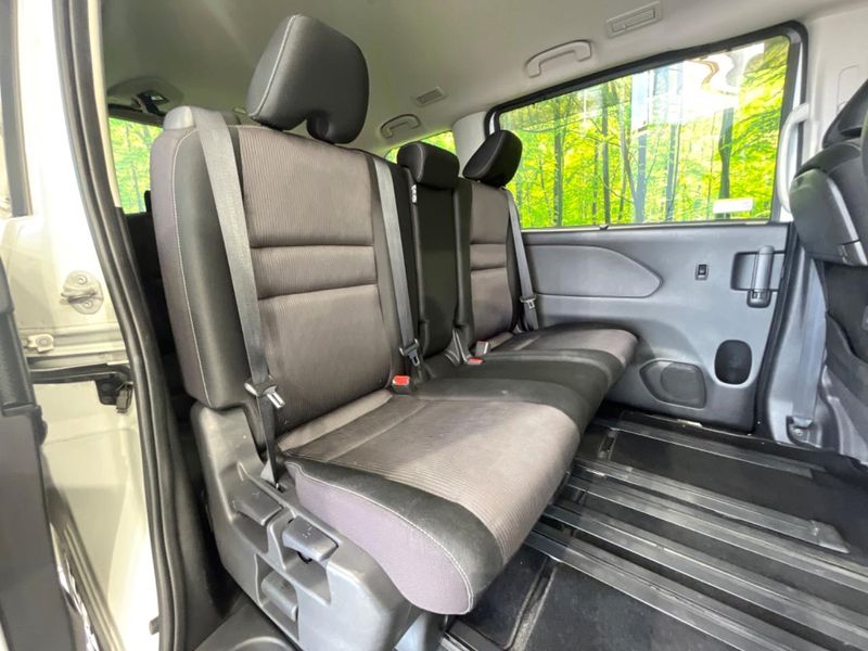 2017 Nissan Serena DAA-GFC27 (UW-6a6eb48677b8d)[22]