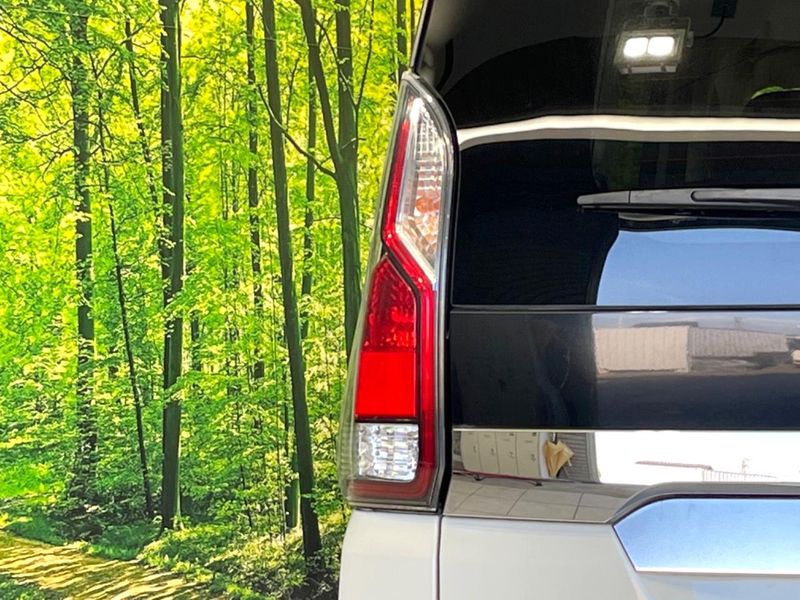 2017 Nissan Serena DAA-GFC27 (UW-6a6eb48677b8d)[13]