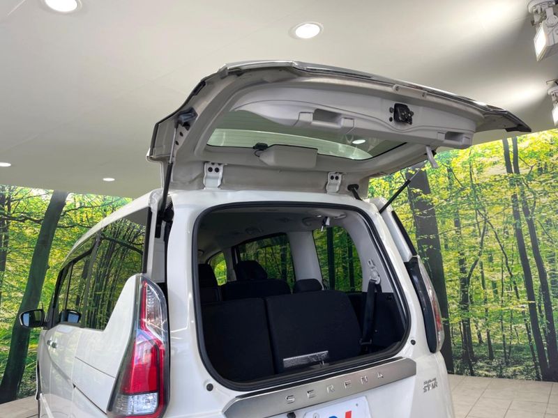2017 Nissan Serena DAA-GFC27 (UW-6a6eb48677b8d)[18]