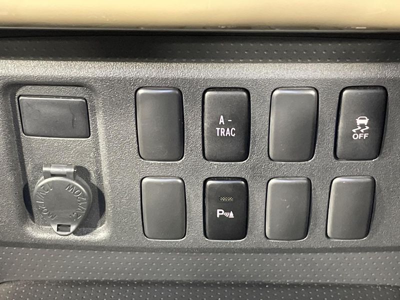 2015 Toyota FJ CRUISER CBA-GSJ15W (UW-6a6eb4a8e7333)[19]