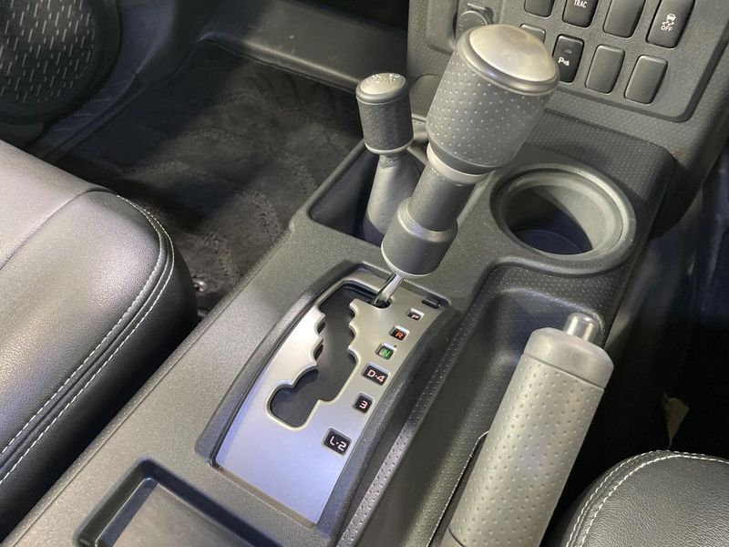 2015 Toyota FJ CRUISER CBA-GSJ15W (UW-6a6eb4a8e7333)[17]