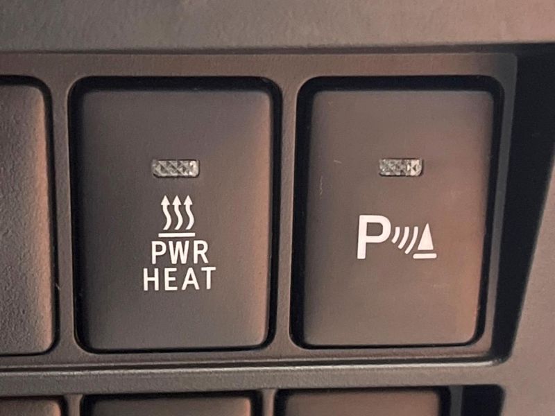 2023 Toyota Hilux 3DF-GUN125 (UW-6a6eb4b6a868c)[24]