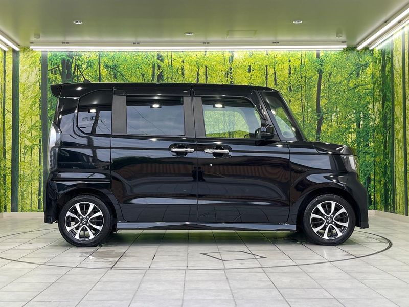 2017 Honda N-BOX CUSTOM DBA-JF3 (UW-6a6eb5097fac4)[15]