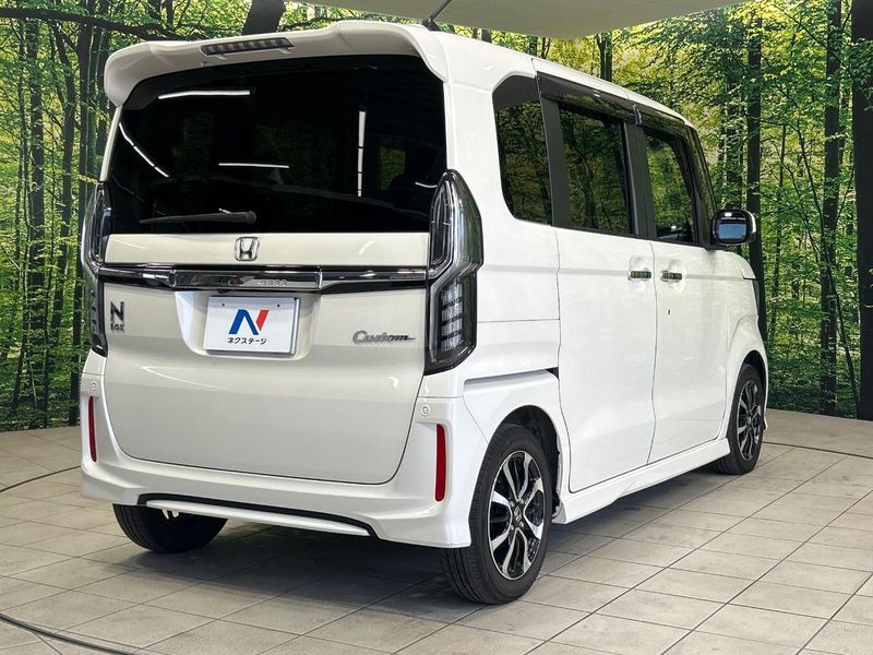 2017 Honda N-BOX CUSTOM DBA-JF3 (UW-6a6eb50a746a4)[17]