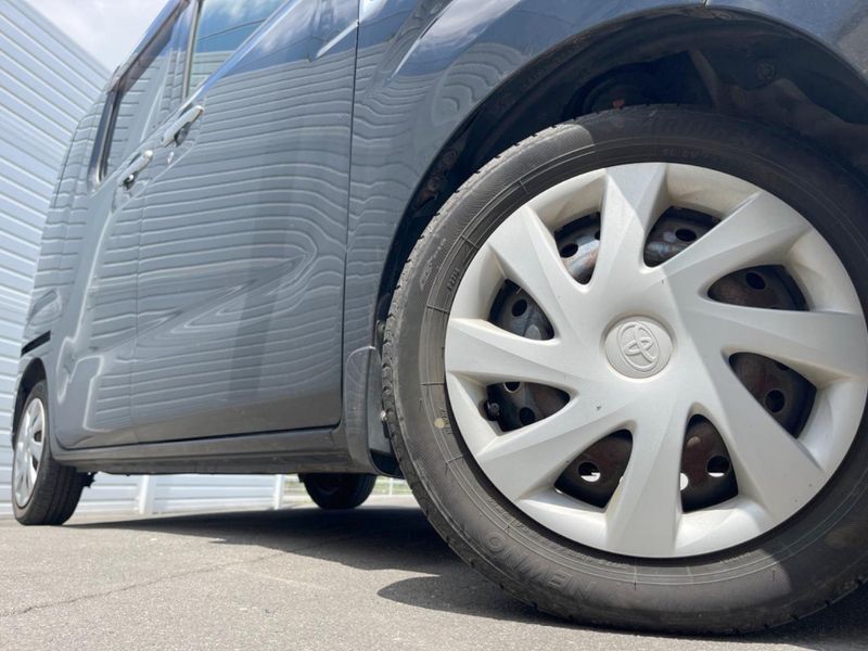 2015 Toyota Pixis Mega DBA-LA700A (UW-6a6eb5a27260f)[4]