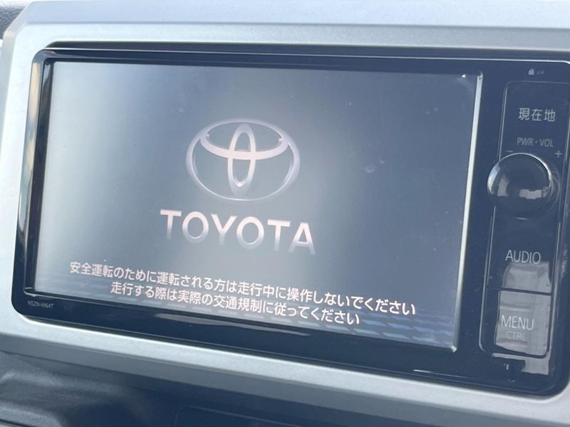 2015 Toyota Pixis Mega DBA-LA700A (UW-6a6eb5a27260f)[19]
