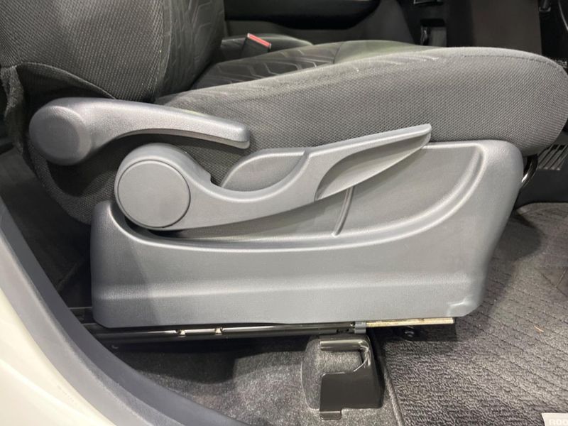 2017 Toyota Roomy DBA-M900A (UW-6a6eb5c6371d6)[29]