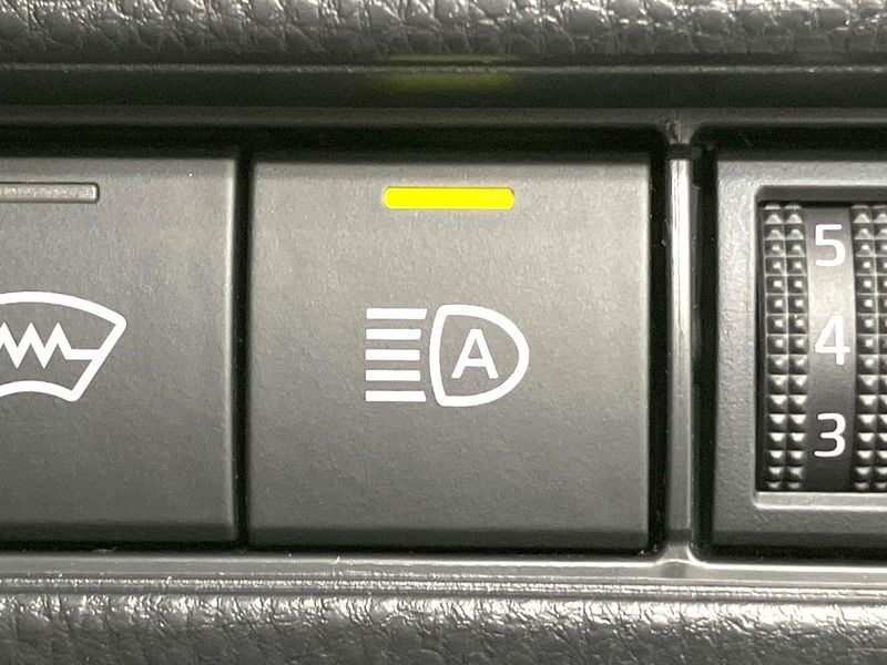2023 Toyota Prius 6AA-MXWH60 (UW-6a6eb67e4f1ea)[19]