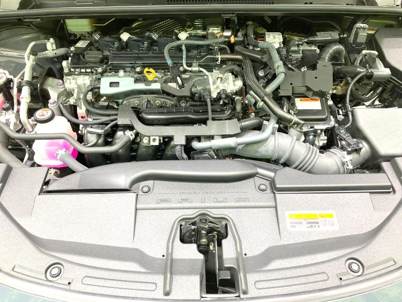 2023 Toyota Prius 6AA-MXWH60 (UW-6a6eb67e4f1ea)[4]