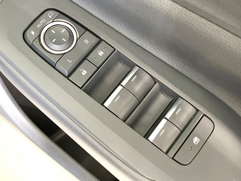 2023 Toyota Prius 6AA-MXWH60 (UW-6a6eb67e4f1ea)[17]
