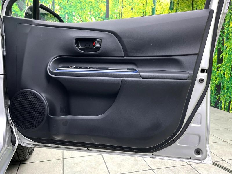 2015 Toyota Aqua DAA-NHP10 (UW-6a6eb6968aa08)[5]