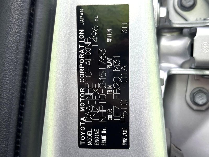 2015 Toyota Aqua DAA-NHP10 (UW-6a6eb6968aa08)[1]