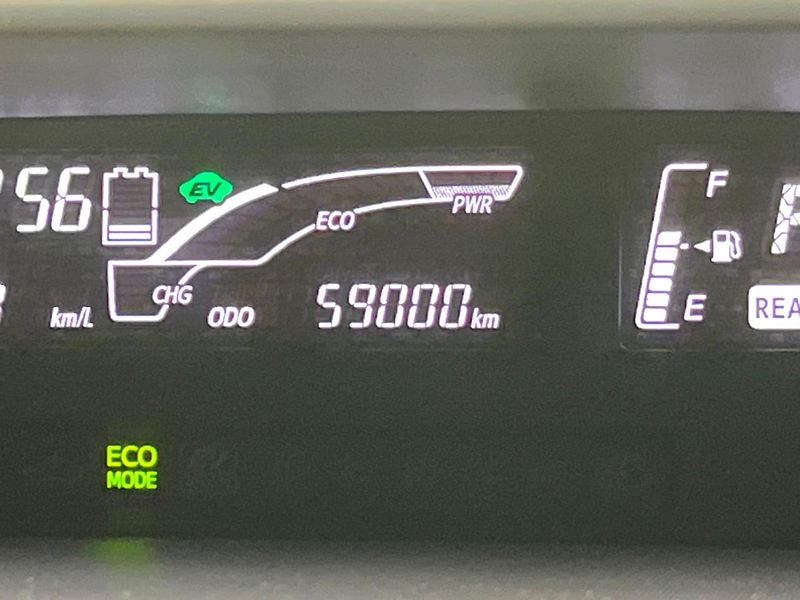 2015 Toyota Aqua DAA-NHP10 (UW-6a6eb6968aa08)[2]