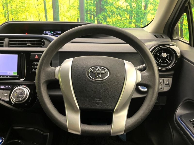2015 Toyota Aqua DAA-NHP10 (UW-6a6eb6968aa08)[13]