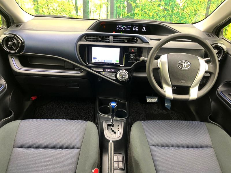 2015 Toyota Aqua DAA-NHP10 (UW-6a6eb6968aa08)[12]