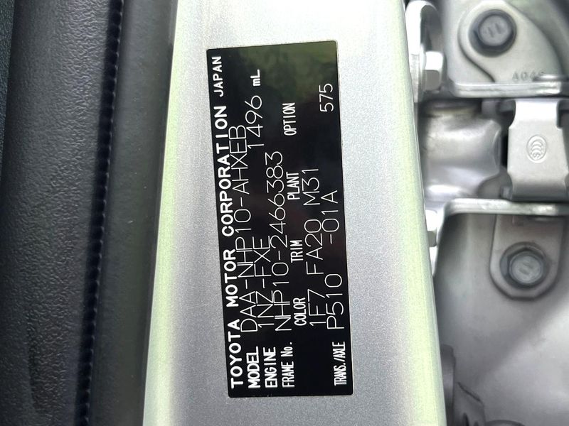 2015 Toyota Aqua DAA-NHP10 (UW-6a6eb696b7587)[1]