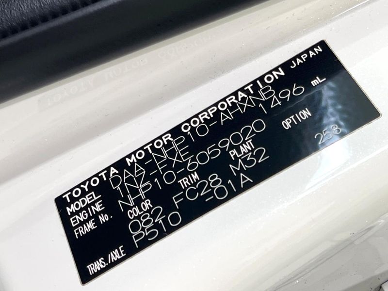 2012 Toyota Aqua DAA-NHP10 (UW-6a6eb69b5b961)[1]