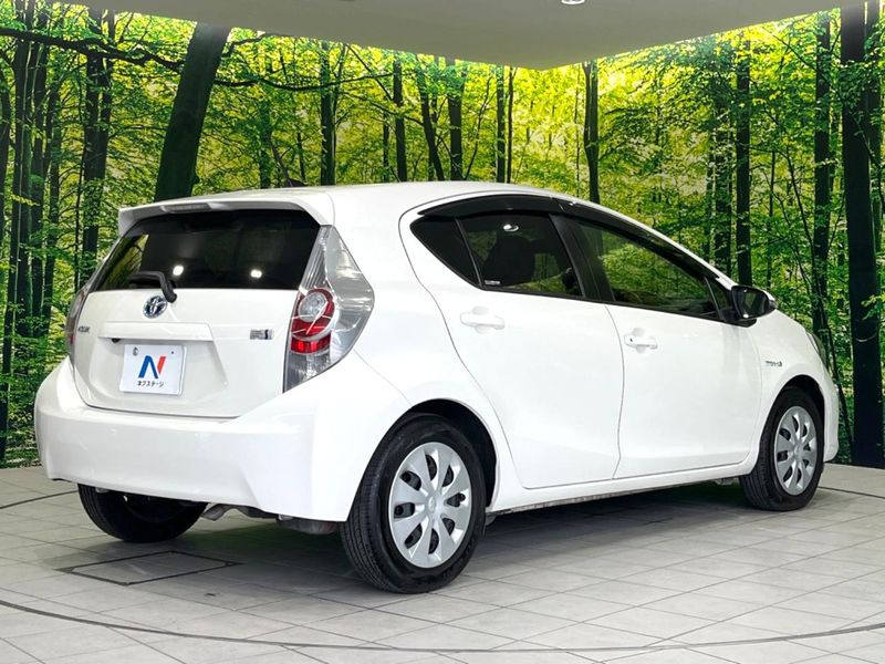 2012 Toyota Aqua DAA-NHP10 (UW-6a6eb69b5b961)[18]