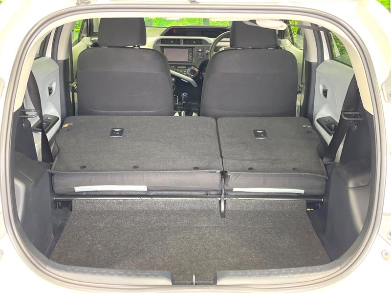 2012 Toyota Aqua DAA-NHP10 (UW-6a6eb69b5b961)[28]